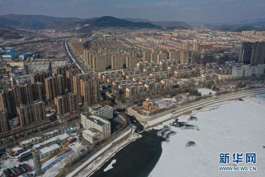这是2月7日拍摄的吉林省通化市东昌区(无人机照片).