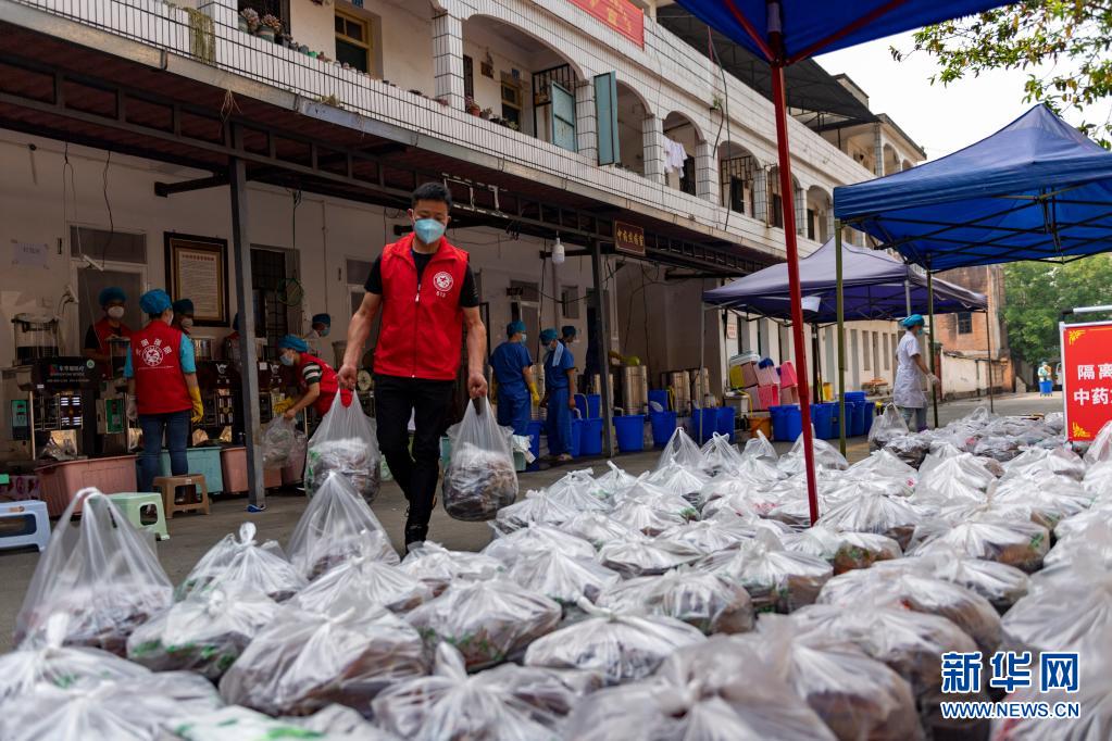 为应对新冠肺炎疫情,云南省瑞丽市中医傣医医院根据中医药专家意见