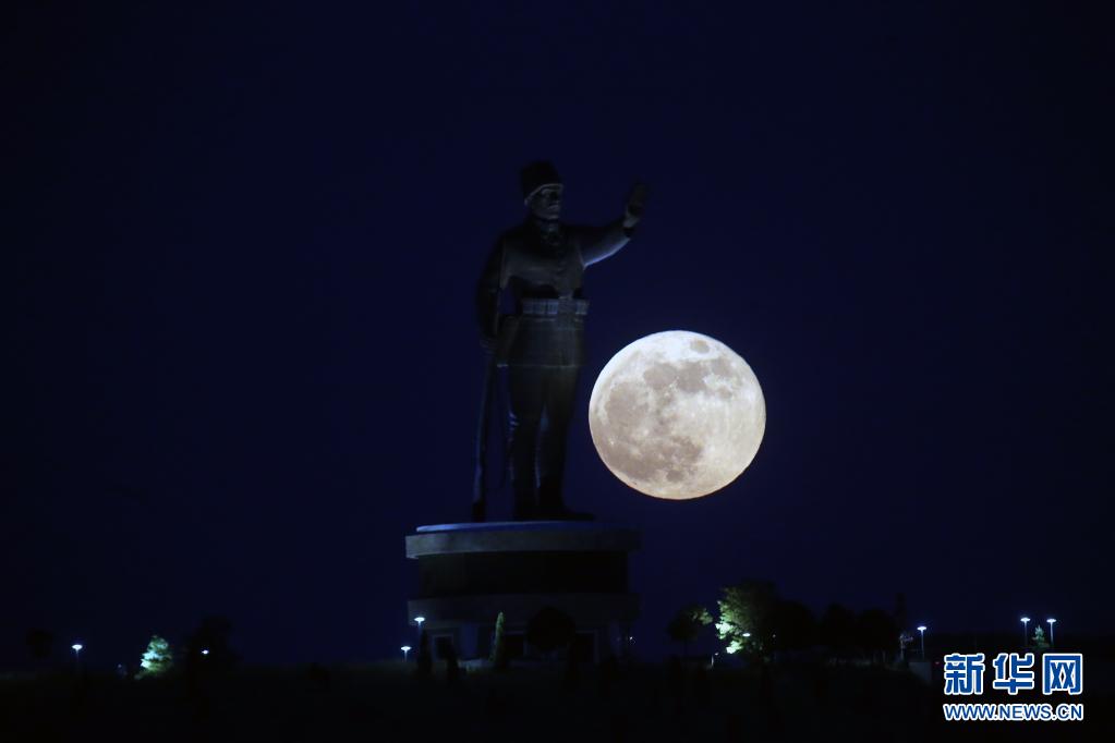 难得一见！多国夜空现“超级月亮”