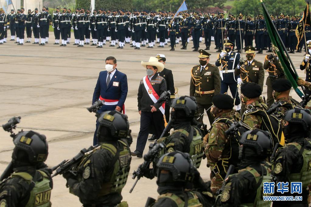 秘鲁举行阅兵式庆祝独立200周年