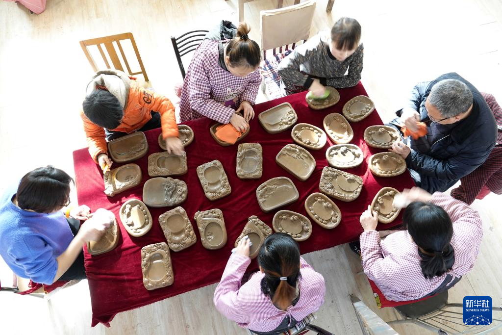 一捧汾河土千年澄泥砚-新华网