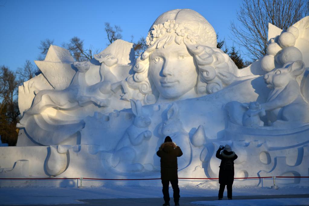 新华全媒+丨哈尔滨新春冰雪旅游“火热”