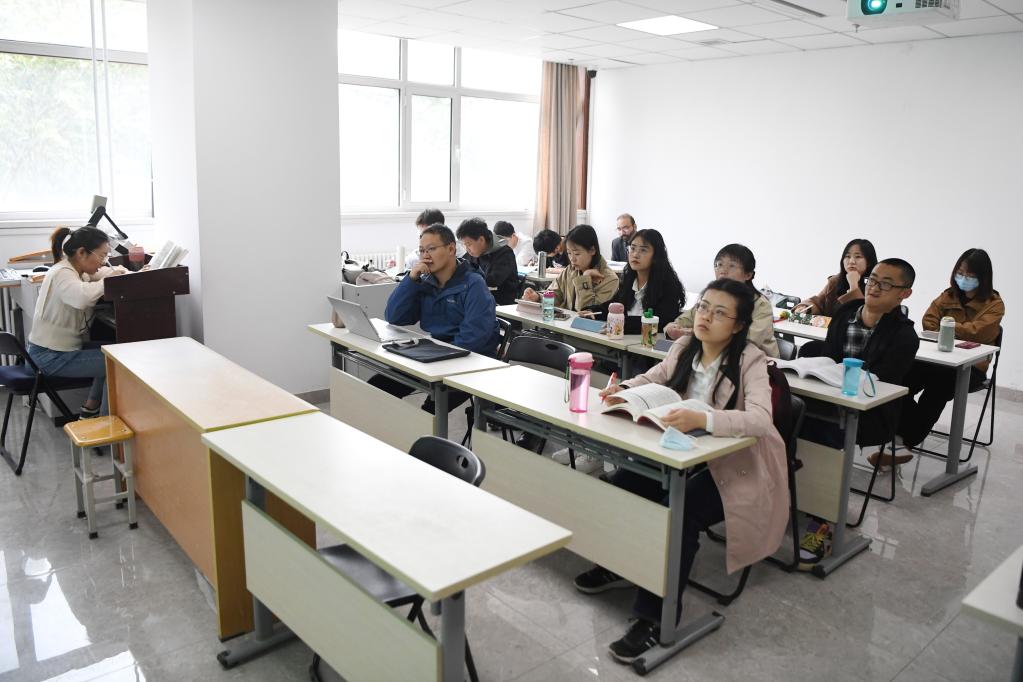 新华全媒+丨旁听12年,在数学世界中逐梦前行