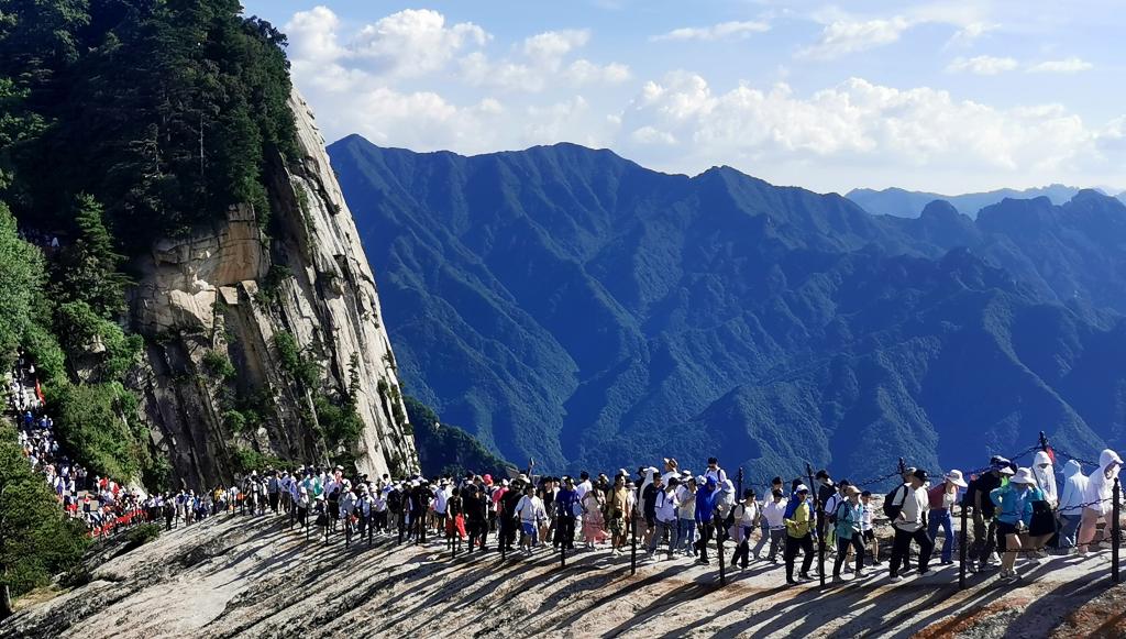 西岳华山 游人如织