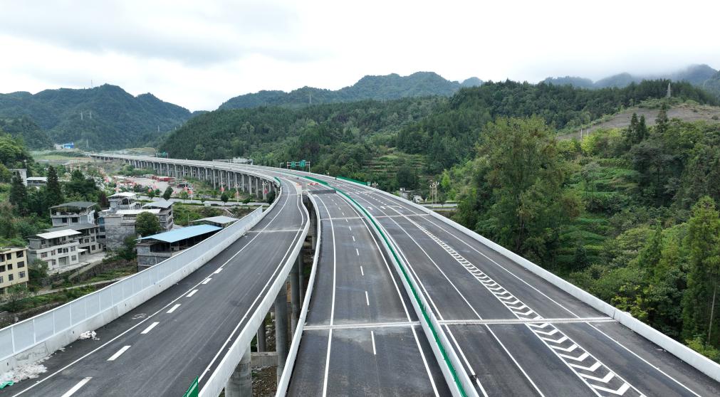 张南高速湖北段全面建成