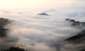 重庆酉阳雨后现云海美景 云雾缭绕宛若仙境