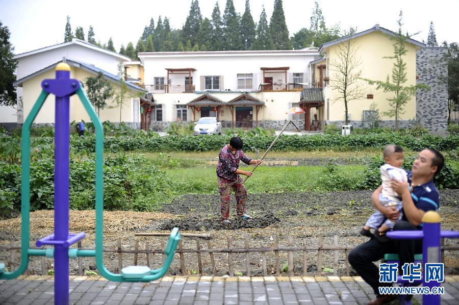 （奋进中国·十八大精神在基层·图文互动）（4）打破城乡壁垒，剑指产权“症结”――来自基层的中国改革探索的报告 