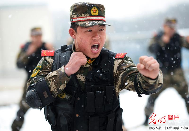 江苏武警雪中练兵精武强能