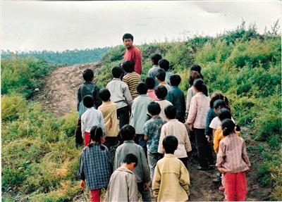 揭黄宏职业生涯：1992年以演员身份享副军级待遇