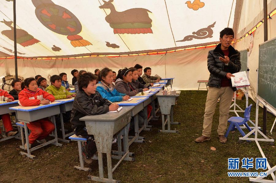 (西藏抗震救灾(5"帐篷小学"的笑脸—吉隆县萨勒完小复课第二日