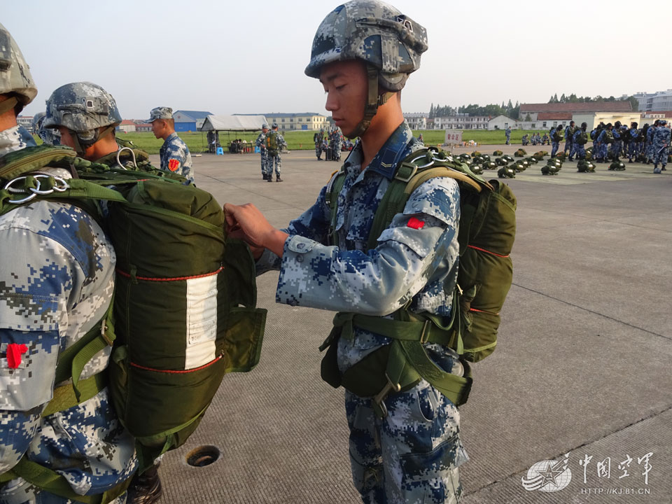 长大后我就成了你汶川地震幸存者程强履行报恩承诺建功军营