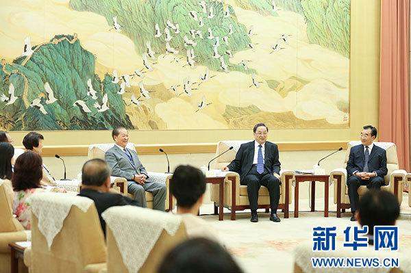 8月20日，中共中央政治局常委、全国政协主席俞正声在北京会见饶颖奇率领的台湾民意代表交流参访团一行。 新华社记者 丁林摄