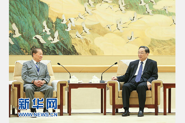 8月20日，中共中央政治局常委、全国政协主席俞正声在北京会见饶颖奇率领的台湾民意代表交流参访团一行。 新华社记者 丁林摄
