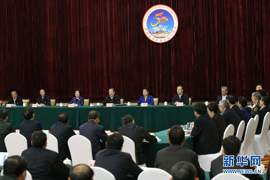 9月8日，中共中央政治局常委、全国政协主席、中央代表团团长俞正声在拉萨听取西藏自治区党委、政府工作汇报。 新华社记者庞兴雷摄 