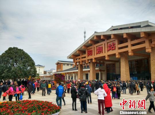 贵广线“最美高铁站”启用阳朔旅游驶入高铁时代