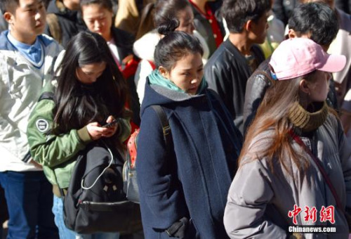 2月15日，北京电影学院、中央戏剧学院、中国传媒大学三所高校同时拉开2016年艺考大幕。<a target='_blank' href='http://www.chinanews.com/' ><p  align=