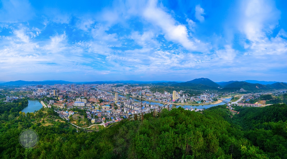 大悟县城全景图（陈勇  摄）