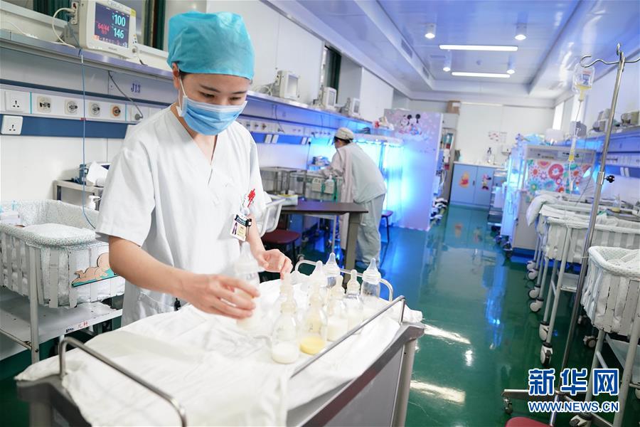 （图片故事）（1）新生儿重症监护病房（NICU）内的“37℃关爱”