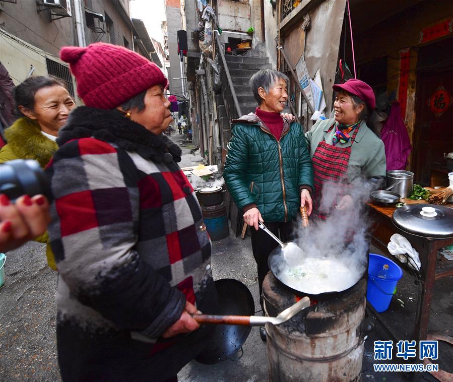 （图文互动）（8）寒冬里的“生命厨房” 