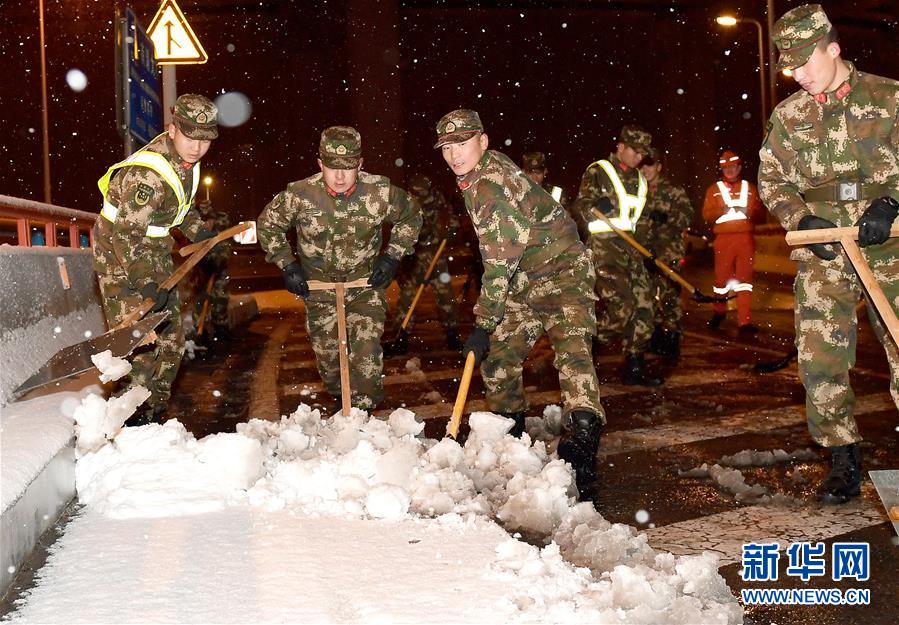 （新华全媒头条）（1）雨雪冰冻中，他们奋力前行——基层党员干群抗击冰雪灾害纪实