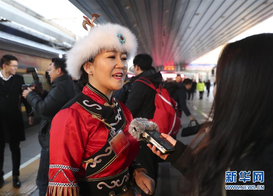 （两会）黑龙江代表团抵京