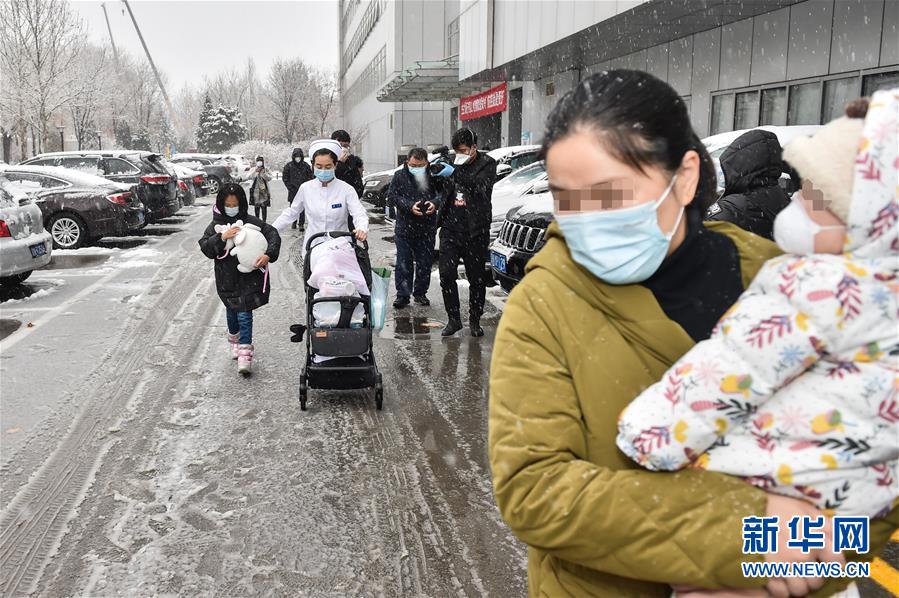 （聚焦疫情防控·图文互动）（4）“等奇奇长大了，一定带她再来北京”——北京9个月患儿出院记