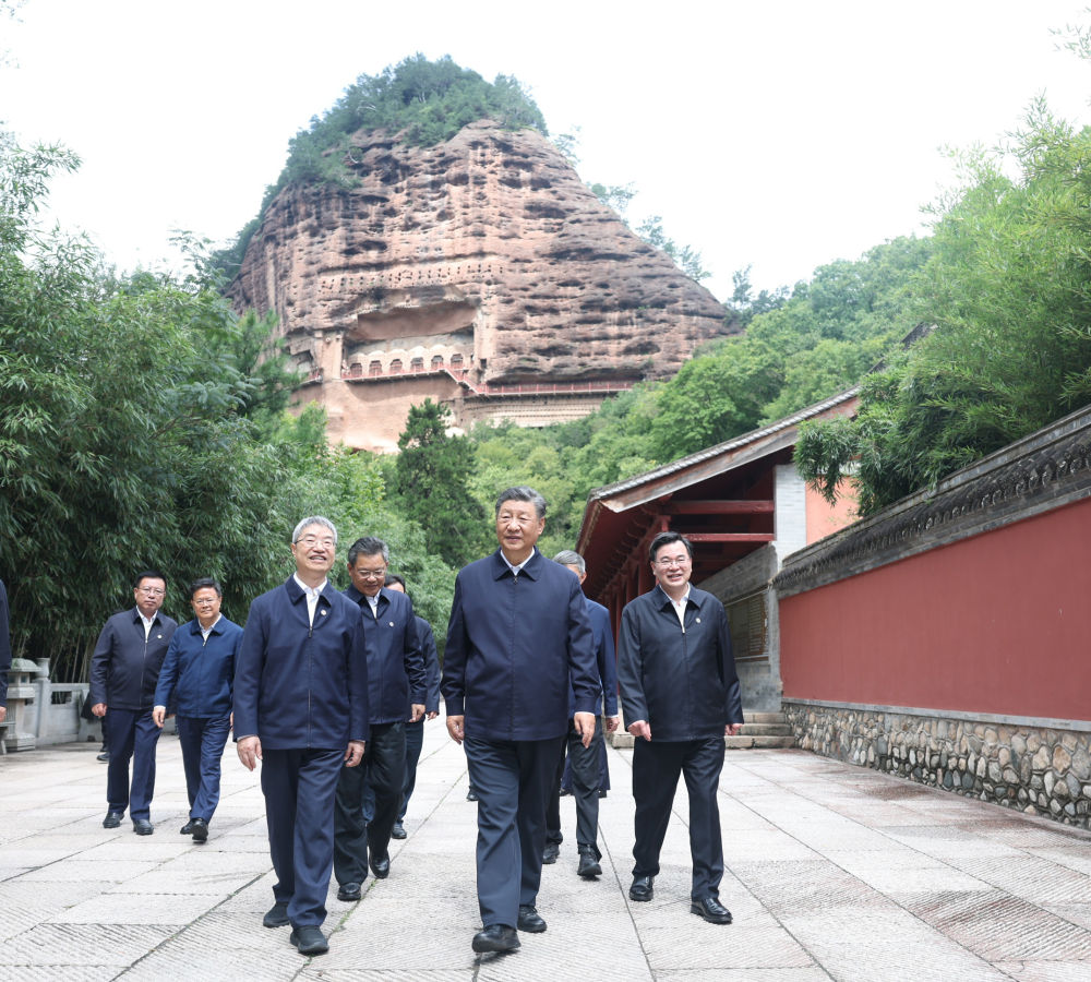 在麦积山石窟 他们为千年艺术瑰宝“著史立说”