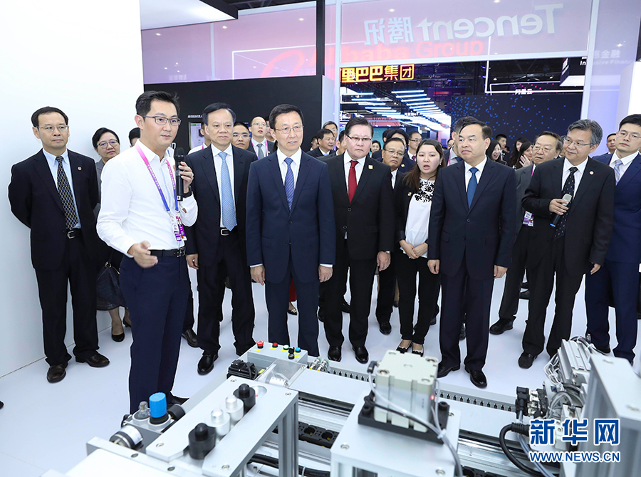 首届中国国际智能产业博览会在重庆开幕 韩正