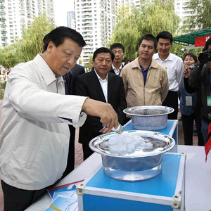 “接地气才能有底气”——记中共中央政治局常委刘云山