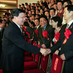 “接地气才能有底气”——记中共中央政治局常委刘云山