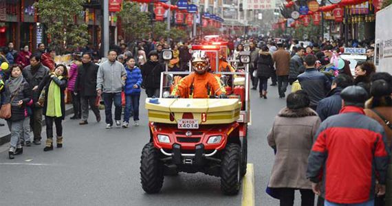 上海摩托消防车巡逻城隍庙
