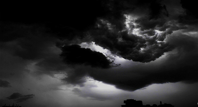 广州花都区现"漩涡黑云"
