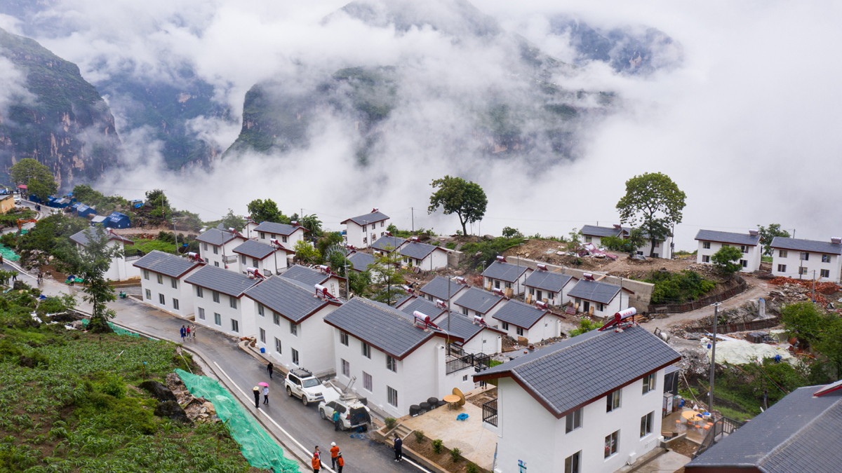 我国最后一个具备条件通硬化路的建制村阿布洛哈村通车了