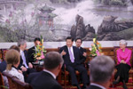 习近平会见美国艾奥瓦州友好代表团