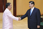习近平会见泰国副总理吉滴叻