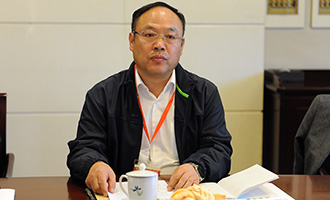 广西科技厅党组书记、厅长曹坤华在分组讨论上发言