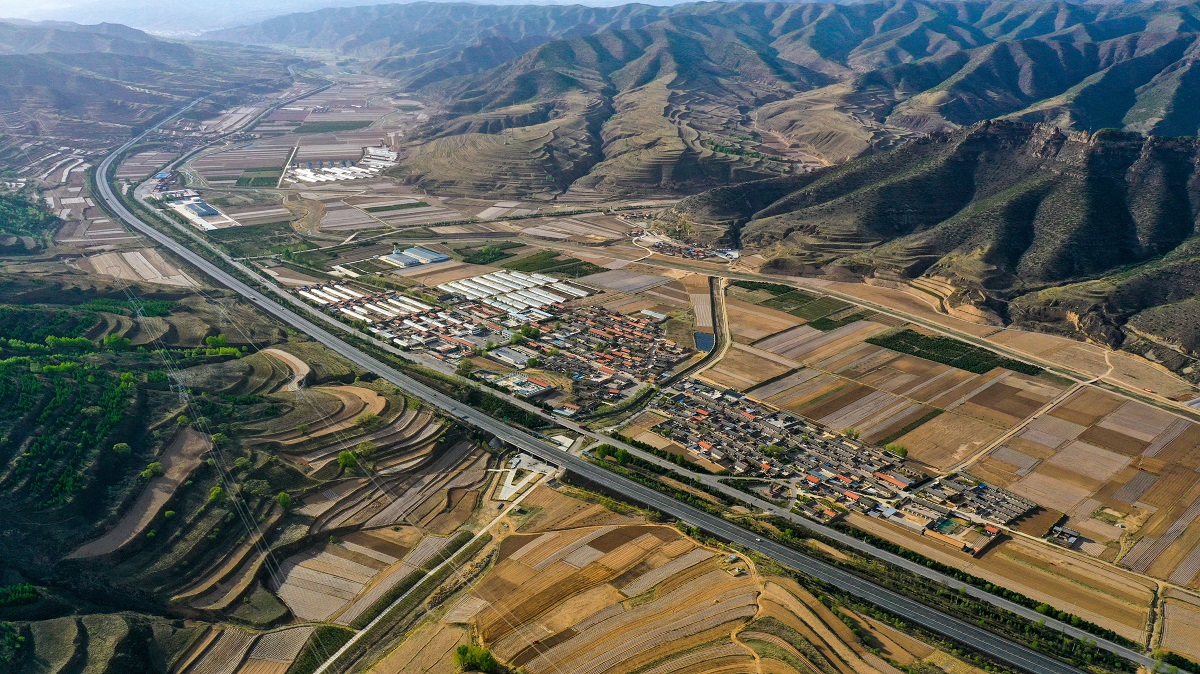 吕梁小山村“搬”出新未来