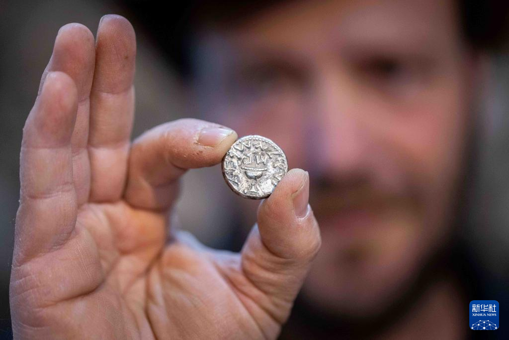耶路撒冷发现距今两千年的古银币-新华网