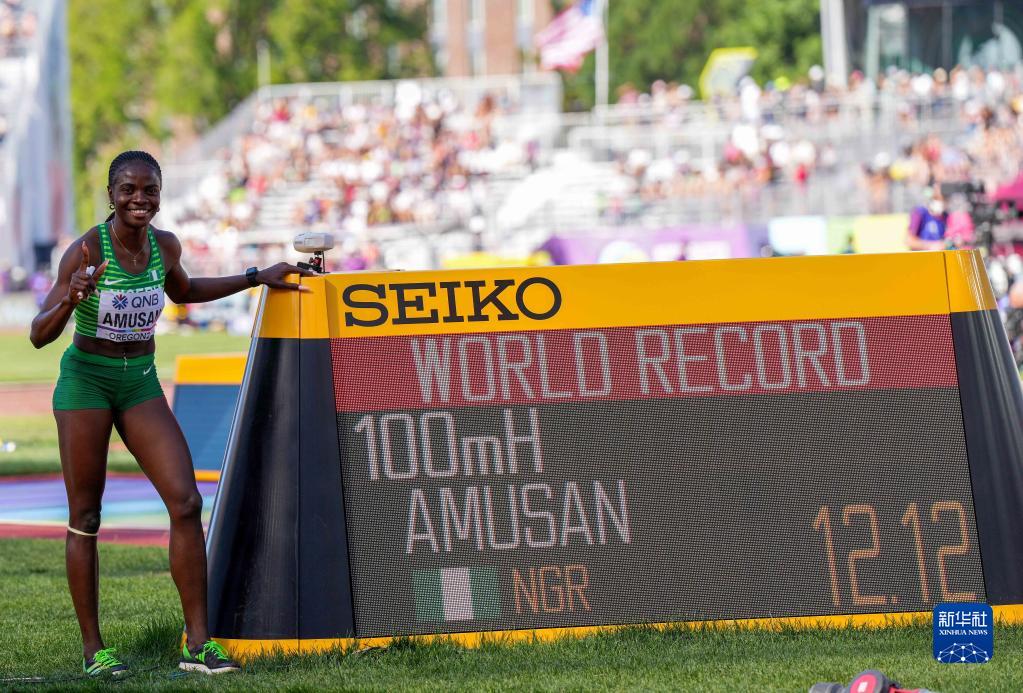 田径世锦赛：阿姆桑打破女子100米栏世界纪录-新华网