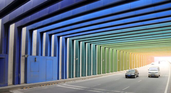 郑州建国内首个彩虹隧道 如童话世界