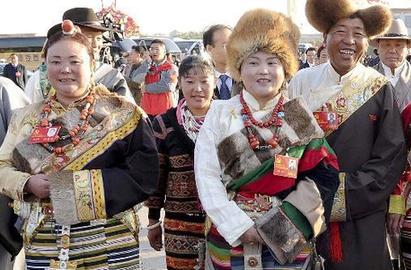 多姿服饰增彩盛会