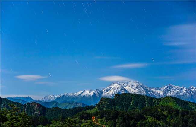 西岭雪山景区+日月坪+成都之巅大雪塘-保护地提供