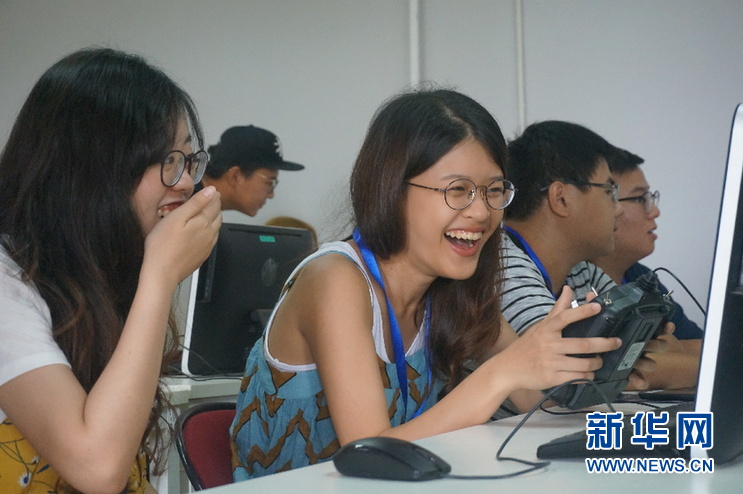 “台湾青年大陆互联网＋梦想之旅”走进新华网无人机培训学院