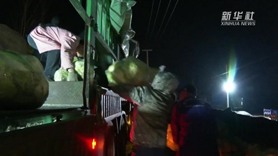 零下8℃，连夜装车！山东村民捐10万斤蔬菜驰援西安