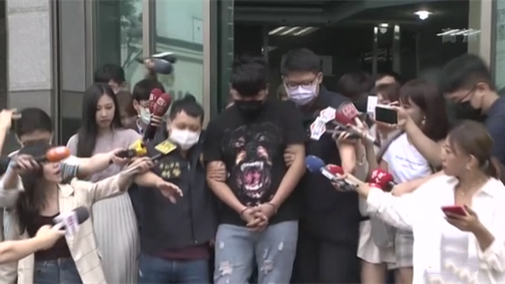 臺灣：向警方聚會餐廳丟擲上千只蟑螂五名嫌犯落網