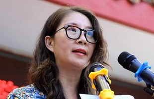 爱心捐赠企业代表吉林省柳俐粮食有限公司 杨丽莉