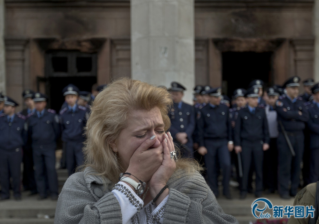 当地时间2014年5月3日,乌克兰敖德萨,亲俄民众纪念在冲突中牺牲的
