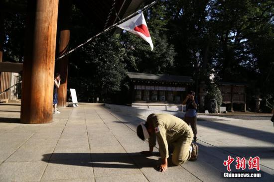 日本跨党派议员团83人集体参拜靖国神社(图-国际频道-新华网