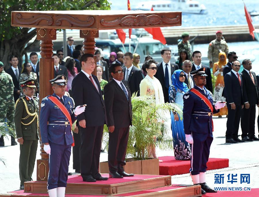 9月15日，国家主席习近平同马尔代夫总统亚明在马累举行会谈。会谈前，亚明在共和国广场为习近平举行欢迎仪式。 新华社记者 马占成 摄