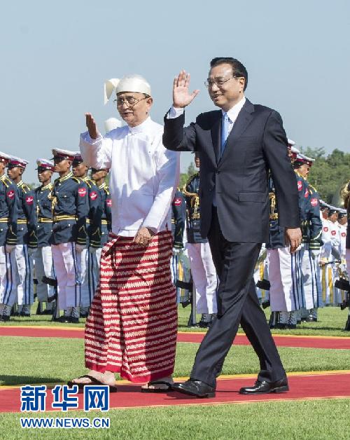 11月14日，中国国务院总理李克强在内比都同缅甸总统吴登盛举行会谈。这是会谈前，吴登盛在缅甸总统府前广场为李克强举行隆重的欢迎仪式。新华社记者 王晔 摄